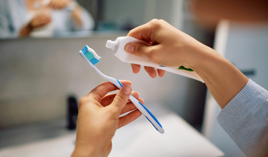 Jak řešit citlivost zubů – Kompletní průvodce rychlou úlevou a trvalými řešeními